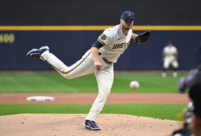Milwaukee Brewers starting pitcher Corbin Burnes (39) delivers a pitch against the Arizona Diamondbacks. (2023)